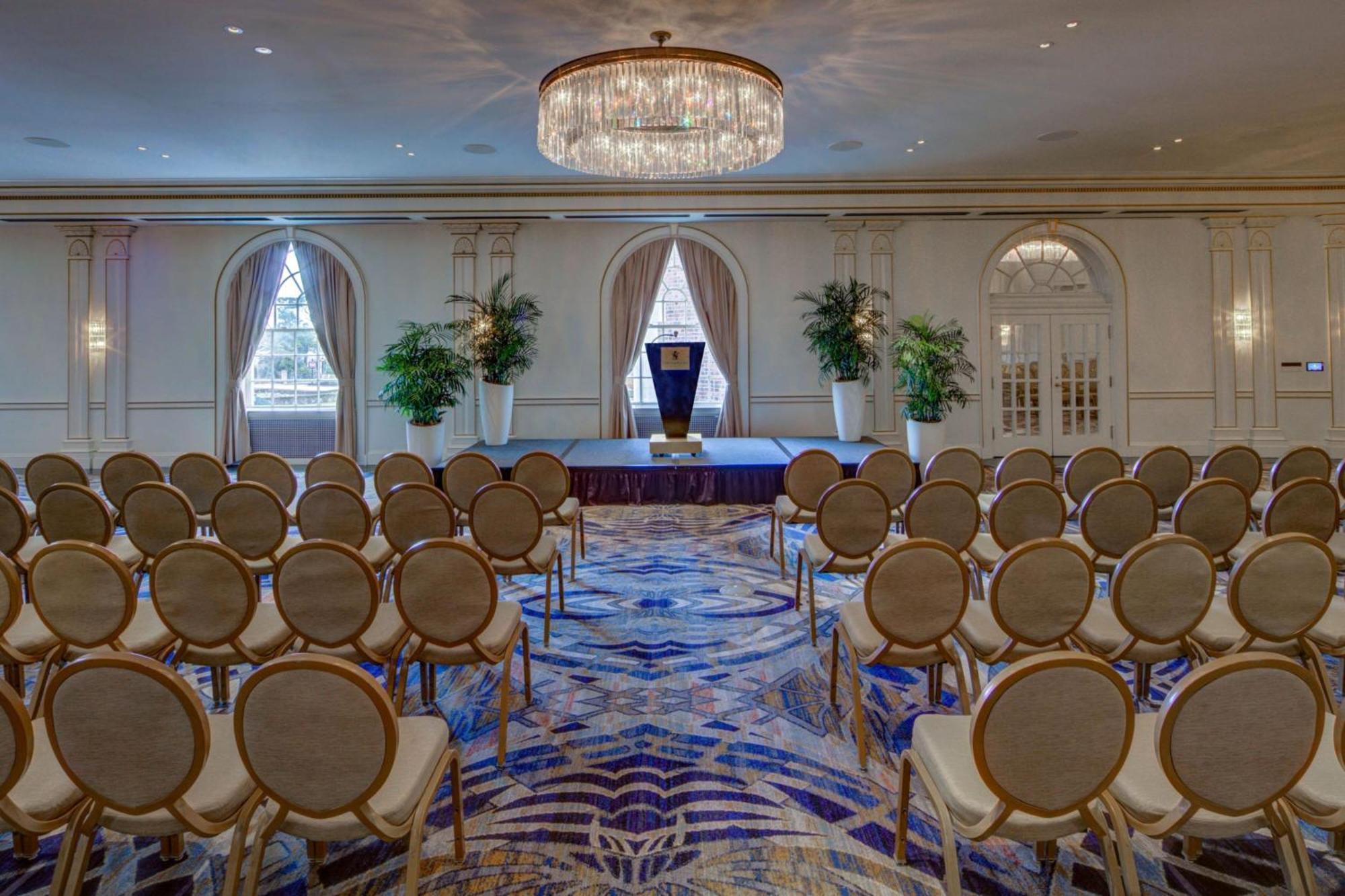 Hotel The Historic Cavalier And Club Autograph Collection 4*
